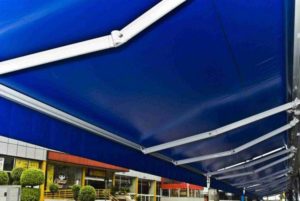 Toldo Retrátil em Vitória (ES) | Manual e Motorizado – Toldos Cruzes